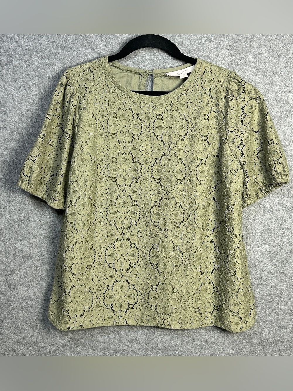 LOFT M Moss Green Floral Lace Short-Sleeve Top Keyhole Button Boho Cottagecore